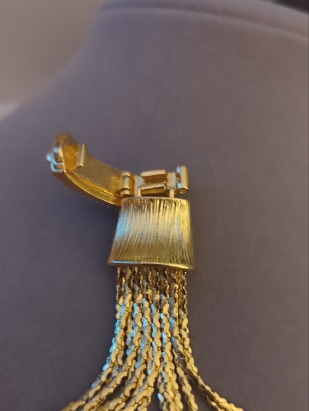 Gold-Tone Bracelet with Green Stone Accent - Picture 4 of 5